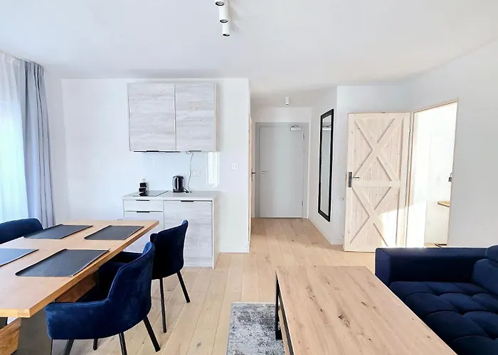 Przystan - Chlopy, Blisko Plazy *